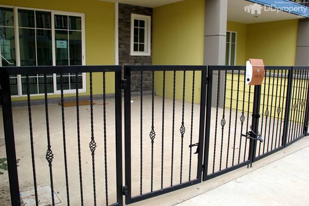 Golden Town On Nut  Pattanakarn